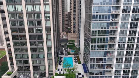 Rooftop-pool-and-green-space-at-upscale-residential-urban-apartment-building-in-USA-city