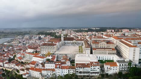 Luftaufnahme-Des-Campus-Der-Universität-Coimbra