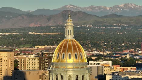 Colorado-capitol-building-dome-with-Rocky-Mountains-in-the-background