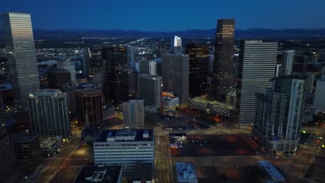 Denver,-Colorado-downtown-during-blue-hour,-dawn