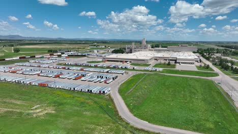 Truck-entrance-at-Budweiser,-Anheuser-Busch-manufacturing-plant-in-Colorado