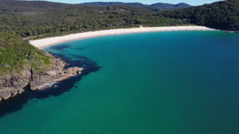 Playa-Número-Uno---Seal-Rocks---Costa-Norte-Central---Nueva-Gales-Del-Sur---Nueva-Gales-Del-Sur---Australia---Toma-Aérea-Ascendente