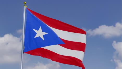 Bandera-De-Puerto-Rico-Moviéndose-En-El-Viento-Con-Un-Cielo-Azul-Claro-En-El-Fondo,-Nubes-Moviéndose-Lentamente,-Asta-De-Bandera,-Cámara-Lenta