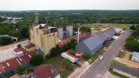 Imágenes-Aéreas-De-Una-Planta-Procesadora-De-Piensos-En-Lampasas,-Texas.