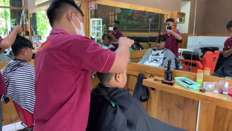 Indonesia---Jul-9,-2023-:-Indonesian-barbershop-atmosphere-before-entering-school