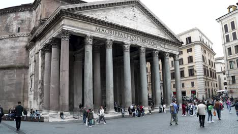 Tourists-And-People-At-Piazza-Della-Rotonda-Outside-Front-Entrance-To-The-Pantheon