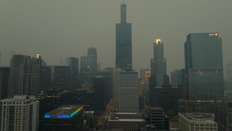 Skyline-Von-Chicago,-Illinois-In-Der-Abenddämmerung