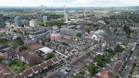 Aufsteigende-Drohnenantenne-Walthamstow-East-London,-Vereinigtes-Königreich