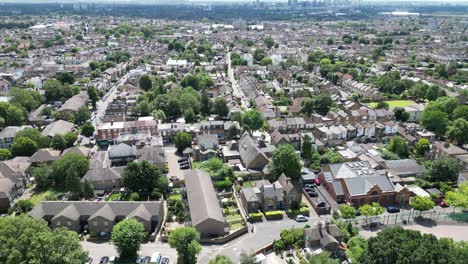 Hochwinkel-Schwenkaufnahme-Von-Walthamstow,-East-London,-Großbritannien,-Straßen-Und-Häuser,-Drohne,-Luftaufnahme