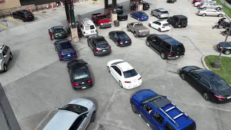 Lines-of-cars-queue-at-gas-station-during-world-fuel-shortages-due-to-Ukraine-war