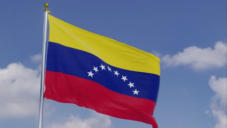 Bandera-De-Venezuela-Moviéndose-En-El-Viento-Con-Un-Cielo-Azul-Claro-En-El-Fondo,-Nubes-Moviéndose-Lentamente,-Asta-De-Bandera,-Cámara-Lenta