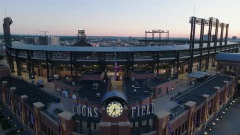 Coors-Field-Visto-Desde-La-Entrada-Del-Jardín-Central