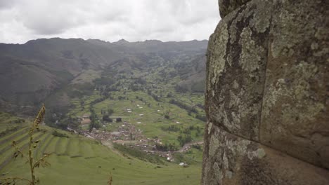Blick-über-Die-Alten-Inka-Terrassen-Und-Ruinen-Im-Archäologischen-Park-Von-Pisac-In-Pisac,-Region-Cuzco,-Peru