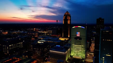 Downtown-Des-Moines,-Iowa-buildings-at-sunset-with-drone-video-left-to-right-media-shot