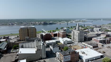 Downtown-Davenport,-Iowa-with-drone-video-moving-down-close-up