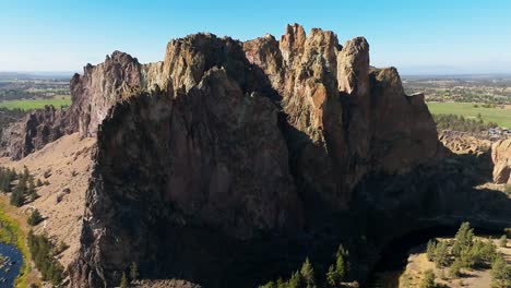 Smith-rock-state-park-towering-caldera-on-clear-day,-drone,-Oregon