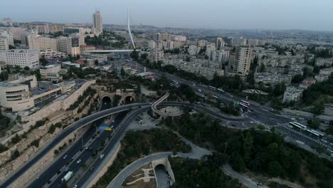 Puente-De-Cuerdas-De-Jerusalén,-Un-Famoso-Monumento-único,-Con-Vista-General-De-La-Ciudad