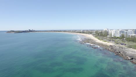 Peaceful-Waves-along-Mooloolaba-Beach,-Maroochydore,-Sunshine-Coast-Region,-Queensland,-Australia