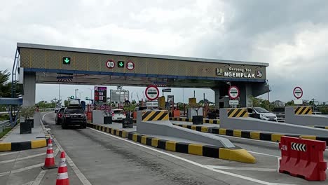 Indonesia---May-1,-2023-:-Toll-gate-Ngemplak-in-Central-Java-Indonesia