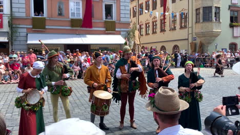 Musiker-Bei-Der-Parade-Bei-Der-Landshuter-Hochzeit,-Einer-Historischen-Feier-Von-1475,-Die-Alle-4-Jahre-Nachgestellt-Wird,-Landshut,-Deutschland