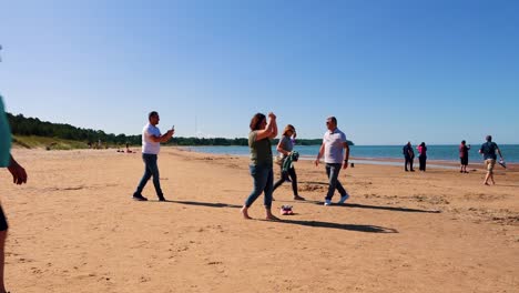 People-rested-on-the-seashore