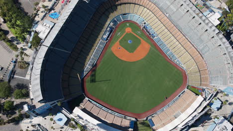 Tarde-En-El-Estadio-De-Los-Dodgers-Aéreos-En-Una-Toma-Superior-De-Un-Helicóptero-Del-Estadio-De-Campo