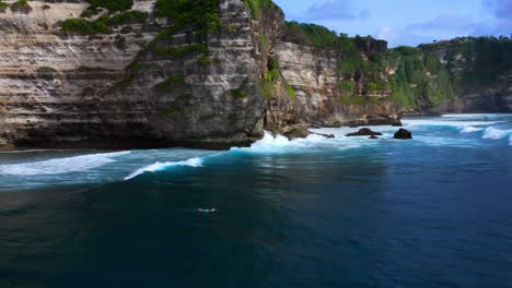 Beautiful-Uluwatu-Cliffs-In-Bali,-Indonesia---drone-shot