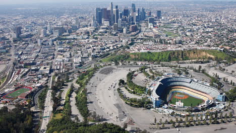 Tarde-En-El-Estadio-De-Los-Dodgers-Aéreos-En-Un-Helicóptero-En-El-Centro-De-Los-Ángeles-A-Lo-Lejos