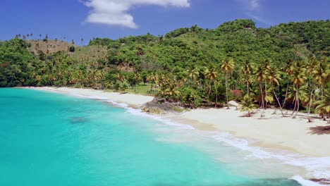 Heavenly-beach-with-white-sand-and-turquoise-sea,-Playa-Colorada-in-Dominican-Republic