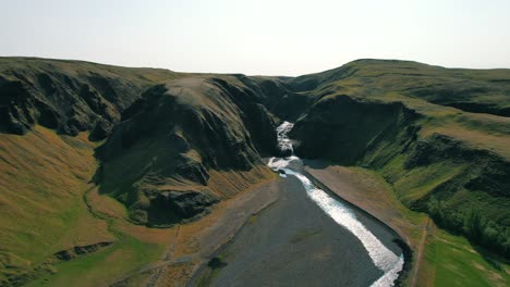 River-flowing-through-hills-of-Iceland-in-the-summer
