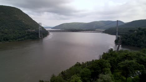 Aerial-pullout-from-bear-mountain-bridge-new-west-point-new-york,-ny