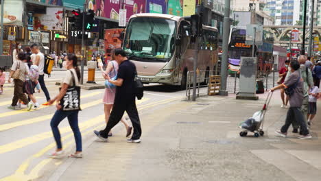 Static-shot-of-people-crossing-the-road-in-in-the-very-busy-city-of-Hong-Kong