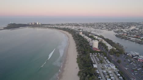 Beautiful-Horizon-at-Rock-Wall-Point-Cartwright,-Mooloolaba,-Sunshine-Coast,-Queensland,-Australia-Aerial-Drone-Shot