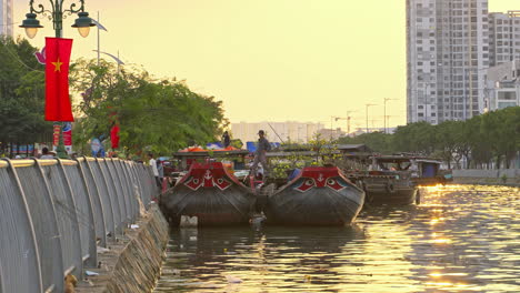 the-serene-beauty-of-people-working-on-flower-boats-at-a-dock,-illuminated-by-the-warm-and-captivating-light-of-a-beautiful-sunset