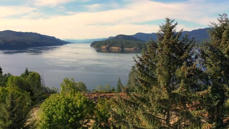 Panorama-Del-Río-Campbell-Presentado-En-La-Hermosa-Isla-De-Vancouver