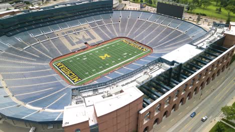 Amazing-Aerial-View-of-Michigan-Football-Stadium-in-Ann-Arbor,-Michigan