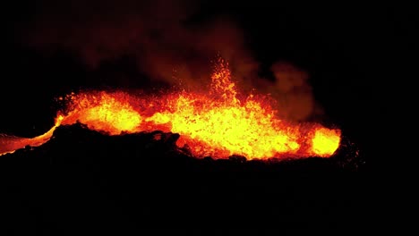 Primer-Plano-Del-Cráter-De-La-Nueva-Erupción-En-Islandia