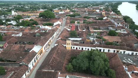 Aerial-view-of-Santa-Cruz-de-Mompox-town-on-the-banks-of-the-Magdalena-river,-Colombia