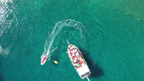 Top-down-Drone-of-boats-circling-in-crystal-blue-waters-on-the-Turkish-Riviera-in-Bodrum