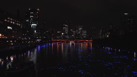 Naniwa-En-La-Noche-En-Osaka,-Japón,-Evento-Del-Río-De-La-Galaxia-Que-Fluye-De-Tanabata