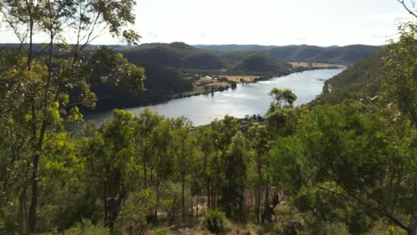 The-drone-flies-out-from-next-to-a-high-tourist-lookout-to-reveal-a-beautiful-vista-over-the-Hawkesbury-River,-Australia