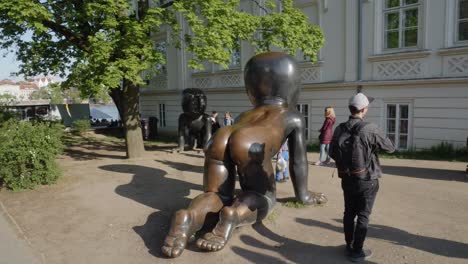 sculpture-"Babies"-by-the-renowned-artist-David-Černý-in-Prague