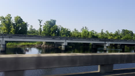 Placas-De-Conducción-De-4k-En-La-Autopista-I-10-Hacia-Nueva-Orleans-En-Louisiana,-América