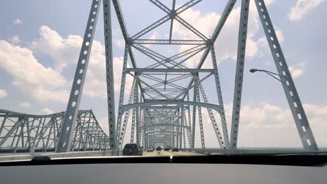 Driving-on-Huey-P-Long-Bridge-Near-New-Orleans-in-Louisiana,-America
