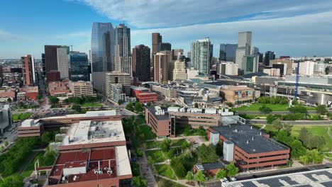 Aerial-shot-of-Denver,-Colorado-skyline-in-summer