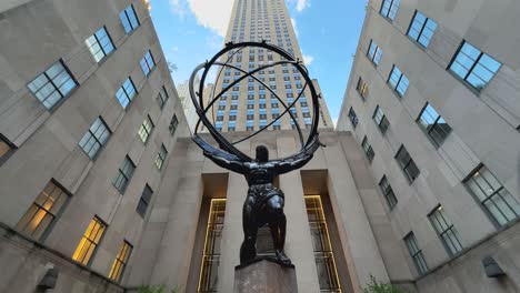 Famosa-Estatua-Del-Atlas-En-El-Centro-Rockefeller-De-Manhattan-En-La-Ciudad-De-Nueva-York,-Estados-Unidos