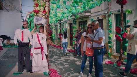 tomar-portugal-festa-dos-tabuleiros-tomar-portugal-8th-july-2023-people-taking-photo-with-traditional-tabuleiro-outfit