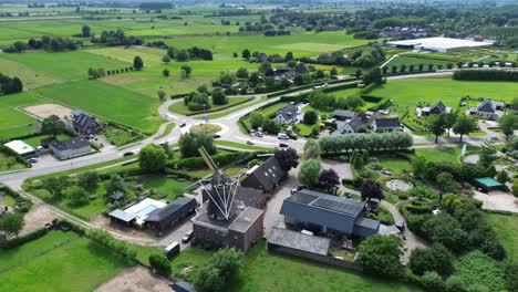 Orbitansicht-Einer-Windmühle-In-Den-Niederlanden