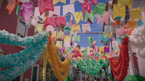 tomar-portugal-festa-dos-tabuleiros-tomar-portugal-8th-july-2023-beautiful-decorated-street-detail-with-people-walking-by