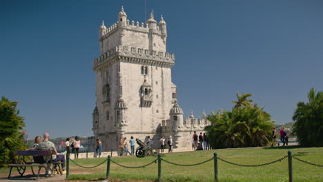 Turm-Von-Belem-In-Lissabon,-Portugal,-Mittlere-Aufnahme